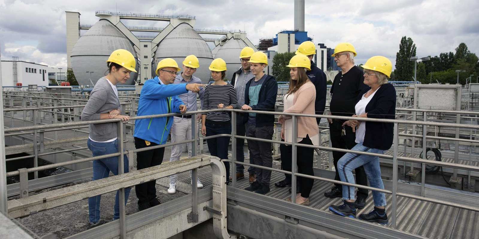 Besucher auf dem Klärwerk Ruhleben