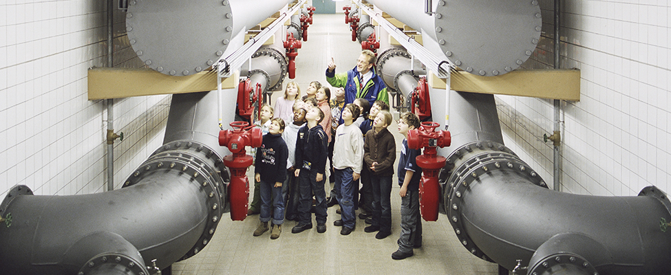Schulklasse beim Besuch im Wasserwerk