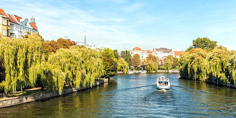 Schiff auf Spree