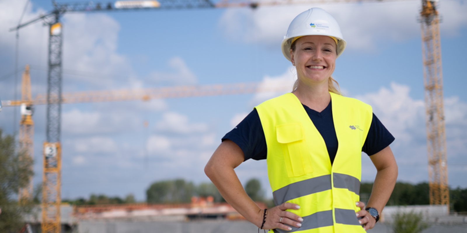Bauingenieurin auf Baustelle