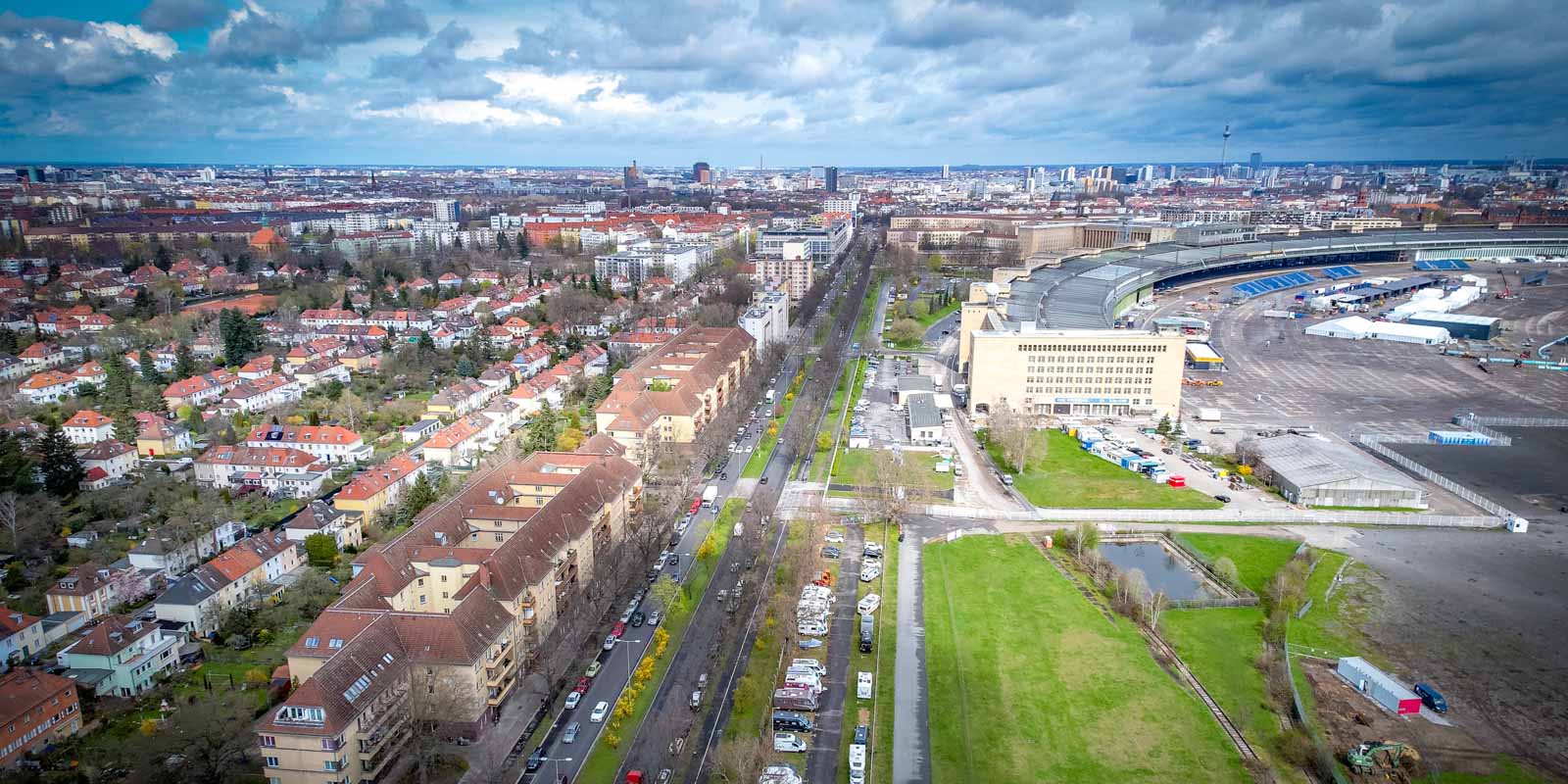Blick auf den Tempelhofer Damm von oben
